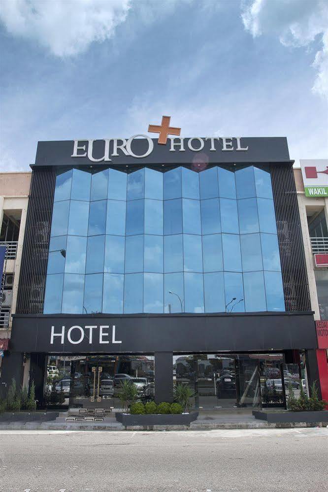 T Hotel Johor Bahru Скудай Екстер'єр фото