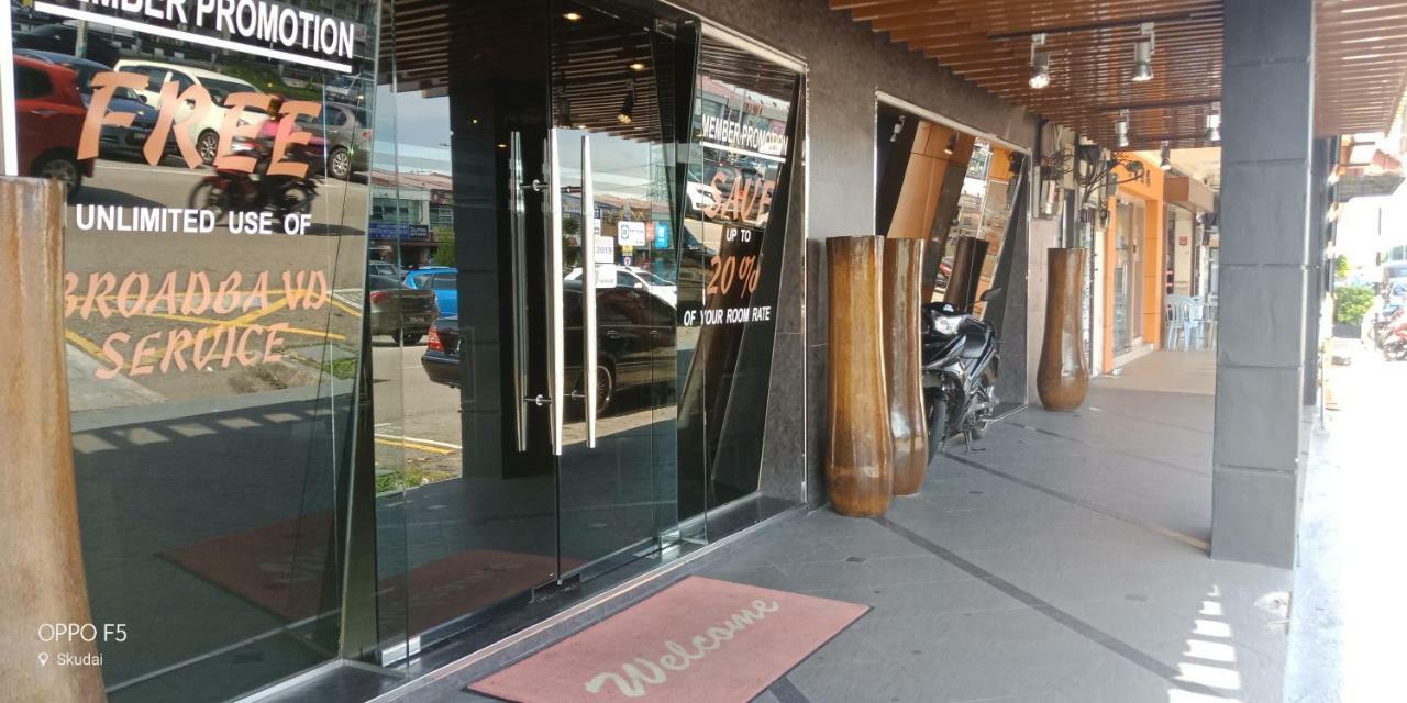 T Hotel Johor Bahru Скудай Екстер'єр фото