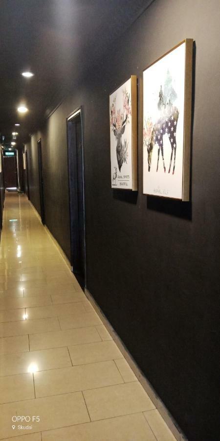 T Hotel Johor Bahru Скудай Екстер'єр фото